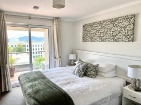 Battery Point Apartment on Hampden